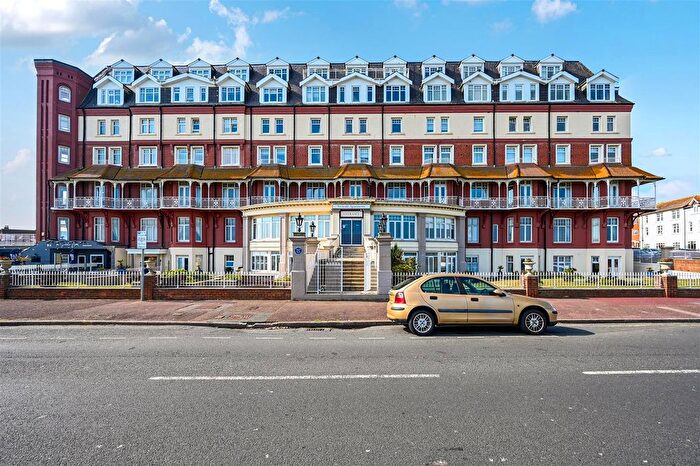 1 Bedroom Flat For Sale In De La Warr Parade, Bexhill-On-Sea, TN40