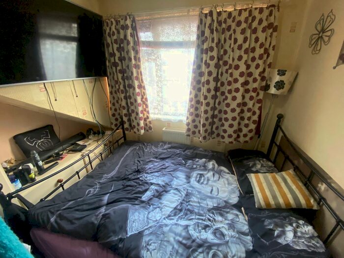 3 Bedroom Terraced House For Sale In St. Hildas Mount, Cross Green, Leeds, LS9
