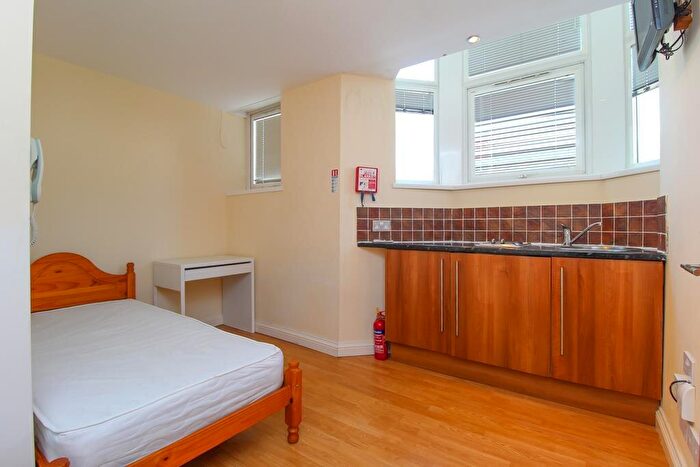 Studio To Rent In Monthermer Rd, Roath, Cardiff, CF24