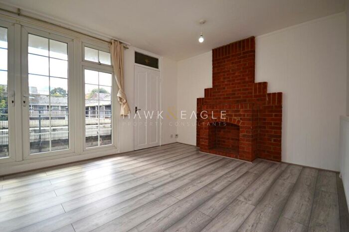 3 Bedroom Flat To Rent In Hind Grove, London., E14