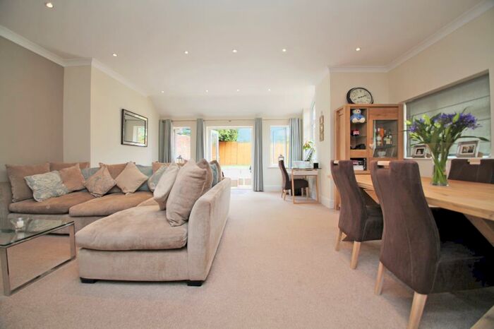 2 Bedroom Semi-Detached House To Rent In Bath Road, Reading, Berkshire, RG1