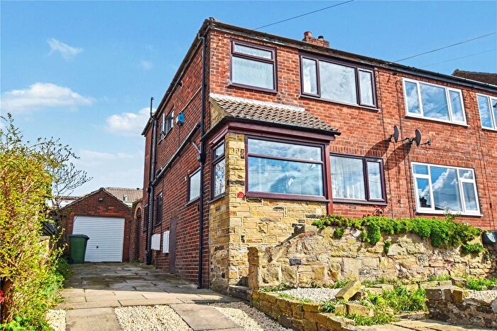 3 Bedroom Town House For Sale In Haigh Moor Avenue, Tingley, Wakefield, West Yorkshire, WF3