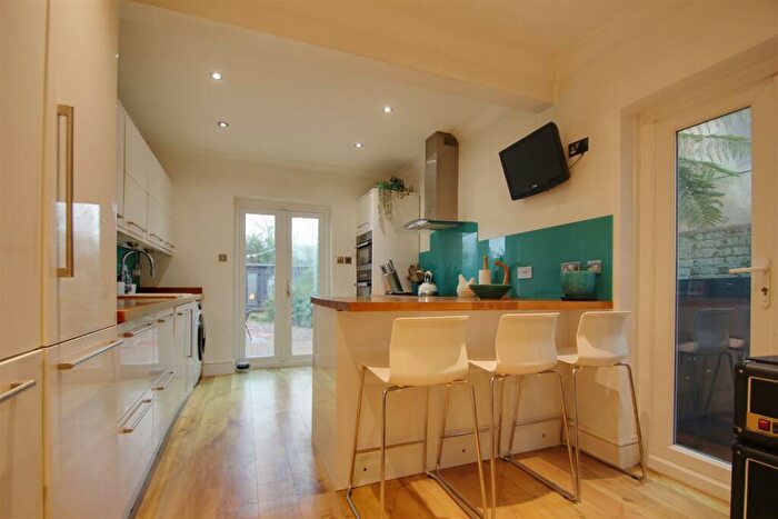 4 Bedroom Semi-Detached House To Rent In Woodlea Road, Worthing, BN13