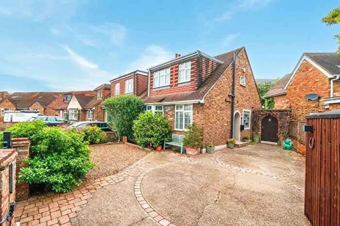 3 Bedroom Semi Detached House For Sale In Chequers Orchard, Iver, SL0