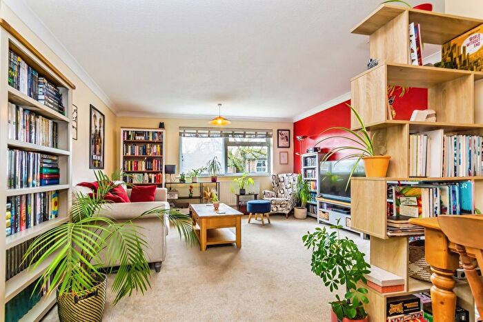 2 Bedroom Flat For Sale In Lindley Road, Godstone, Surrey, RH9