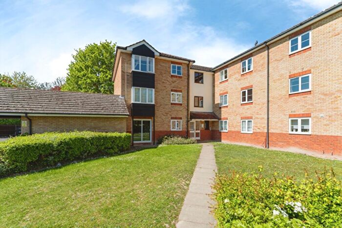2 Bedroom Flat For Sale In Tamarin Gardens, Cambridge, Cambridgeshire, CB1