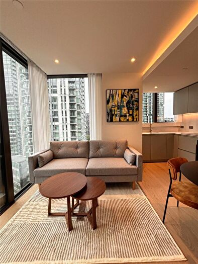 2 Bedroom Apartment To Rent In Harcourt Tower, Marsh Wall, Canary Wharf, E14