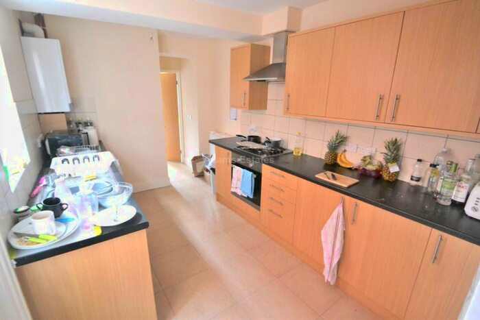 4 Bedroom Terraced House To Rent In Wykeham Road, Reading, RG6