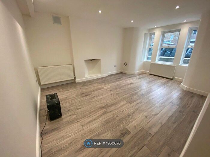 2 Bedroom Flat To Rent In Broad Green Avenue, Croydon, CR0