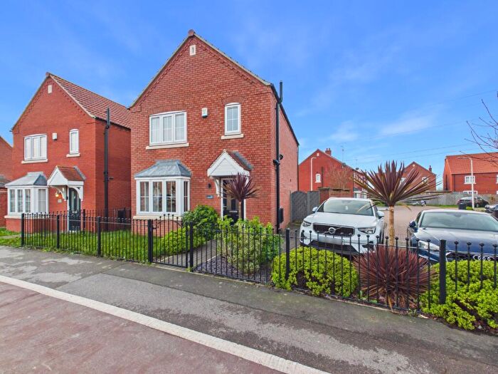 3 Bedroom Detached House For Sale In Grosvenor Road, Kingswood, Hull, HU7