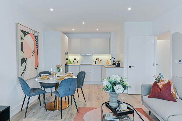 1 Bedroom Flat For Sale In London Square Croydon, Croydon, CR0