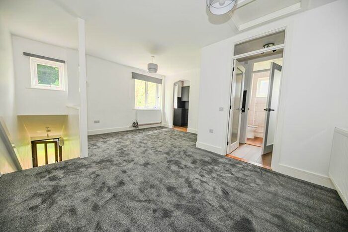 Flat To Rent In Trefoil Close, Waterlooville, PO7