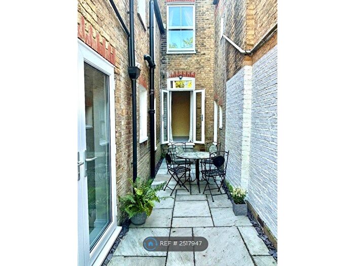 2 Bedroom Maisonette To Rent In Haverhill Road, London, SW12