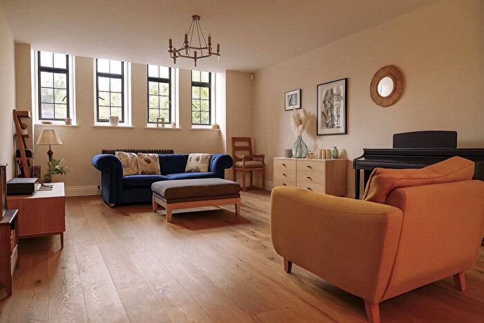 2 Bedroom Apartment To Rent In Kings Drive, Midhurst, West Sussex, GU29