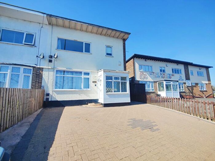 3 Bedroom Semi-Detached House To Rent In Garretts Green Lane, Birmingham, B33