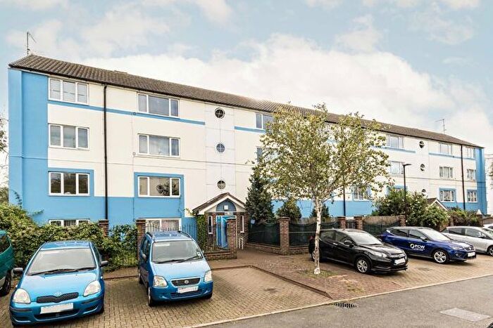 2 Bedroom Flat To Rent In Harlech Gardens, Hounslow, TW5