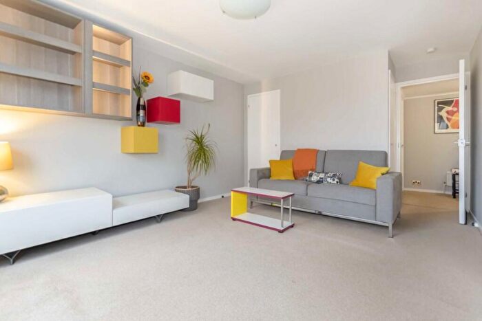 1 Bedroom Flat For Sale In Boileau Road, Hammersmith, SW13