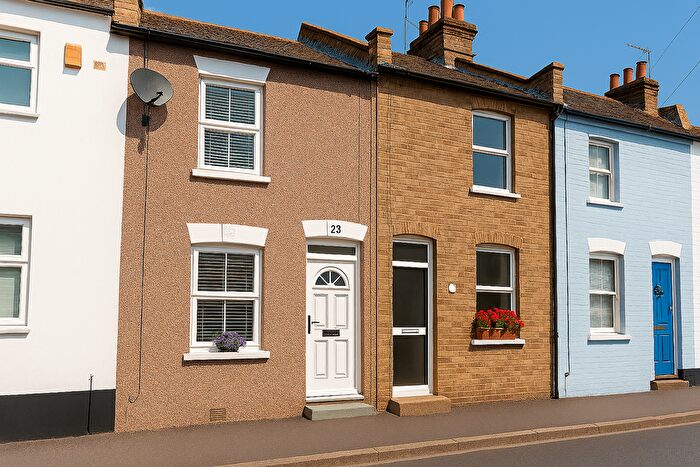 2 Bedroom Property To Rent In Castle Street, Greenhithe, DA9