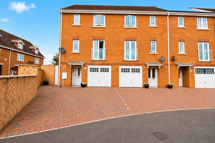 4 Bedroom End Of Terrace House For Sale In Horton Park, Blyth, NE24