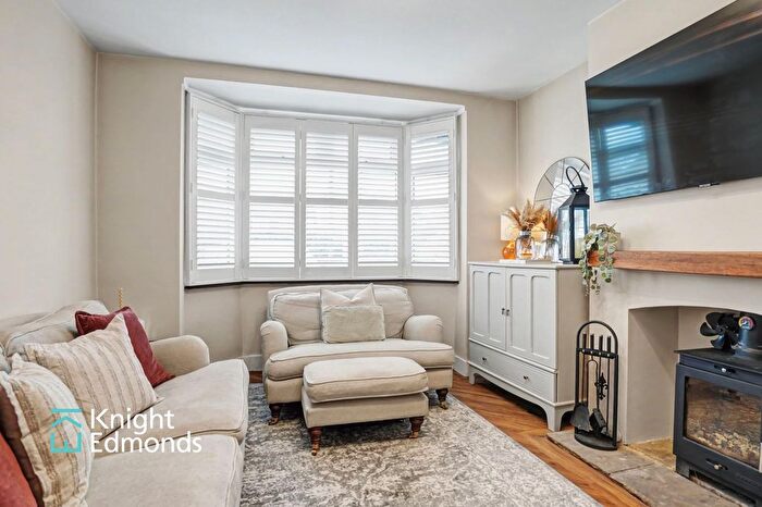 3 Bedroom Semi-detached House For Sale In Tonbridge Road, Barming, Maidstone, ME16