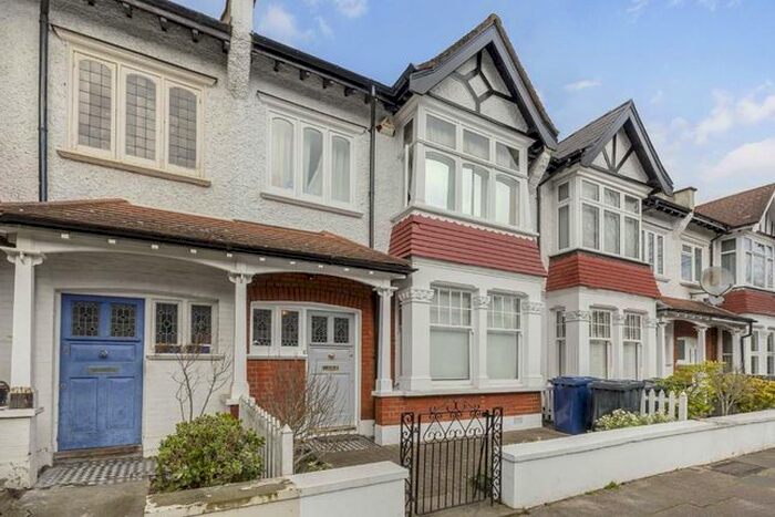 3 Bedroom Property To Rent In Hamilton Road, London, W4