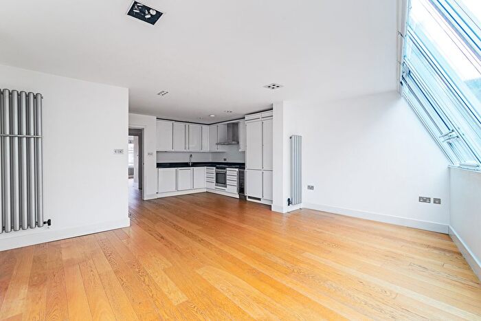 2 Bedroom Flat To Rent In Wellington Street, Covent Garden, WC2E
