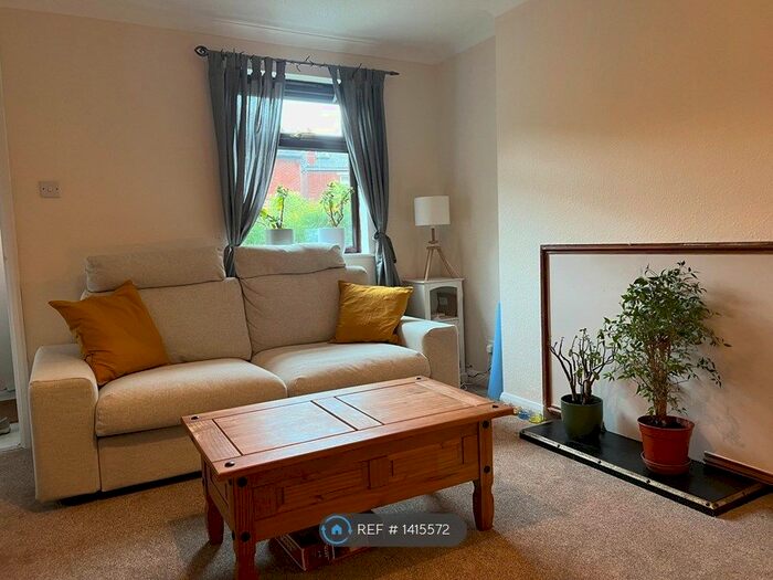 2 Bedroom Terraced House To Rent In Willow Walk, Exeter, EX4