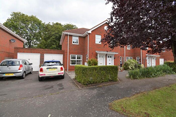 4 Bedroom End Of Terrace House To Rent In Longcroft Gardens, Welwyn Garden City, AL8
