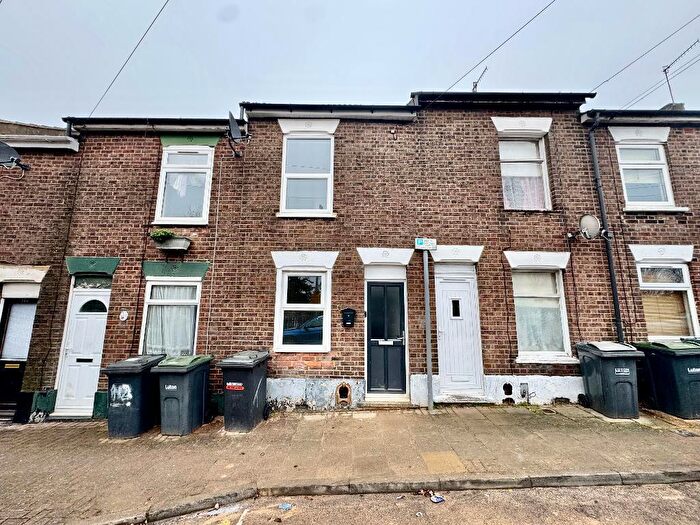 3 Bedroom Terraced House For Sale In Cobden Street, High Town, Luton, Bedfordshire, LU1