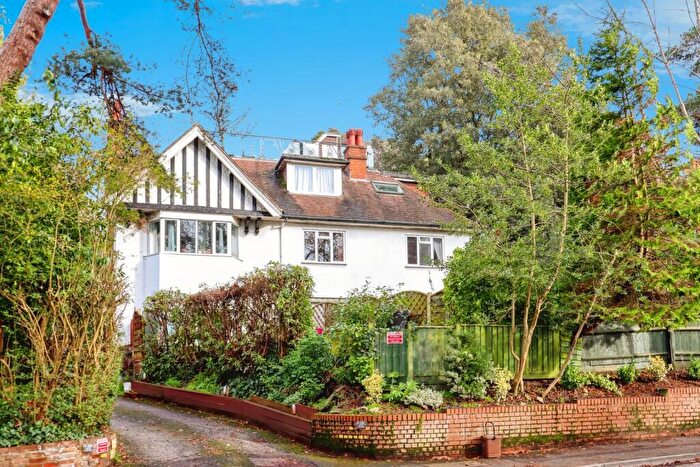 2 Bedroom Flat For Sale In Branksome Wood Road, Bournemouth, Dorset, BH4