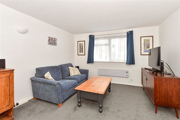 1 Bedroom Flat For Sale In Lyndale Road, Redhill, Surrey, RH1