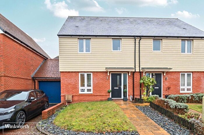 3 Bedroom Semi Detached House For Sale In Saunders Way, Basingstoke, Hampshire, RG23