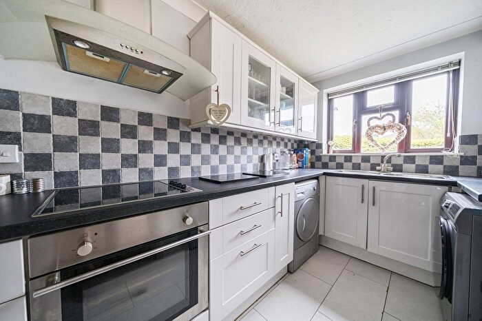 1 Bedroom Flat For Sale In Kilmington Close, Bracknell, RG12
