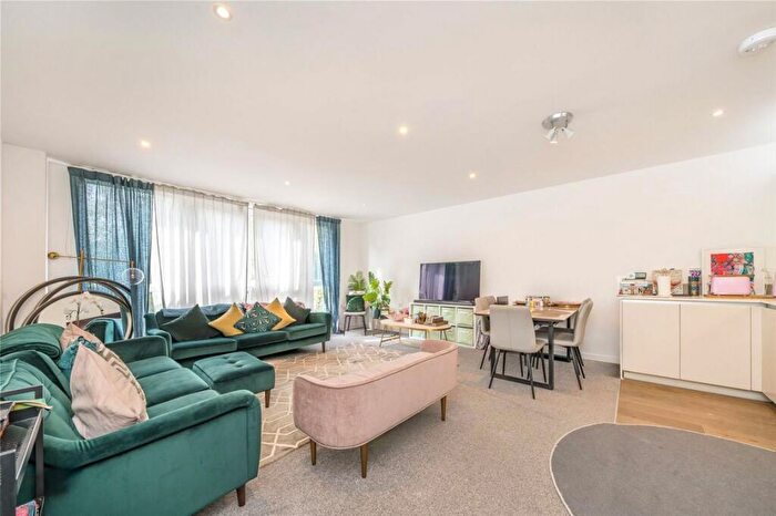 3 Bedroom Flat For Sale In Tudway Road, London, SE3
