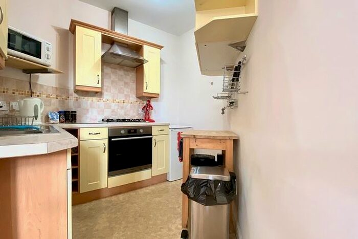 2 Bedroom Flat To Rent In Pleasant Row, Gillingham, ME7