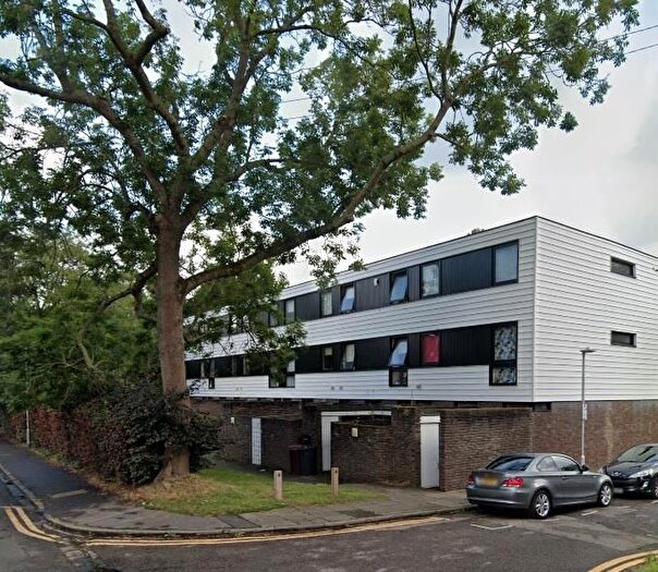 3 Bedroom Maisonette To Rent In Hamilton Road, Reading, RG1