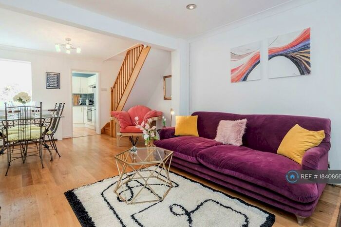 3 Bedroom Semi-Detached House To Rent In Beaumont Cottages, Windsor, SL4