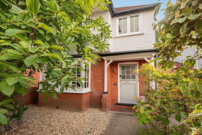 5 Bedroom Detached House For Sale In Lower Green Road, Esher, KT10