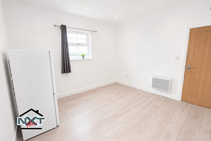 Studio To Rent In High Road Leyton, London, E10