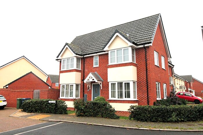 3 Bedroom Semi-detached House For Sale In Aspen Way, Brockworth, Gloucester, GL3