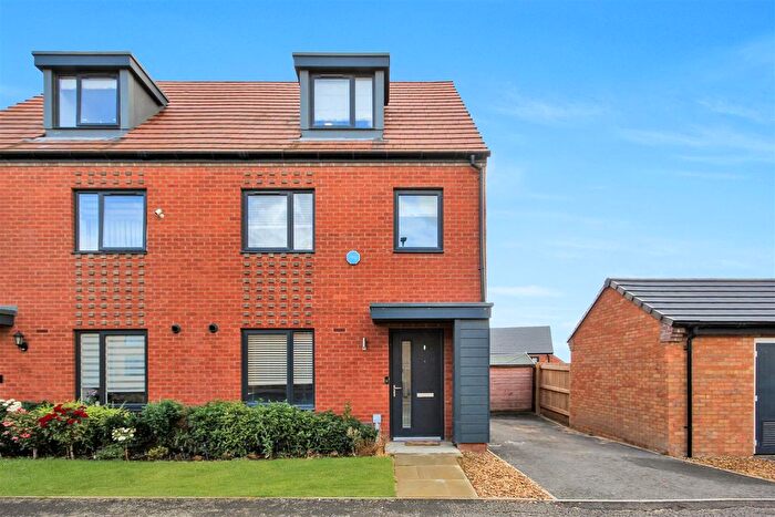 3 Bedroom Semi-Detached House For Sale In Fitzhugh Rise, Wellingborough, NN8