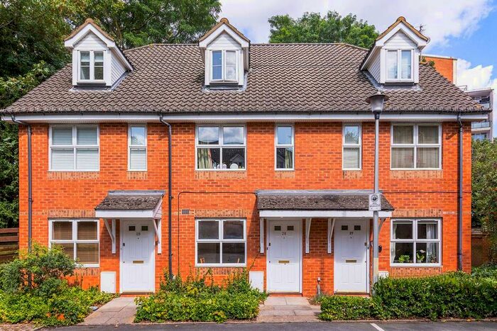 1 Bedroom Flat To Rent In Burghley Hall Close, Southfields, London, SW19