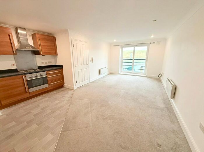 1 Bedroom Flat To Rent In London Road, Ashford, TW15