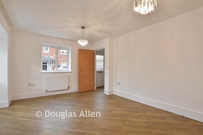 3 Bedroom Detached House For Sale In Penrith Crescent, Wickford, Essex, SS11