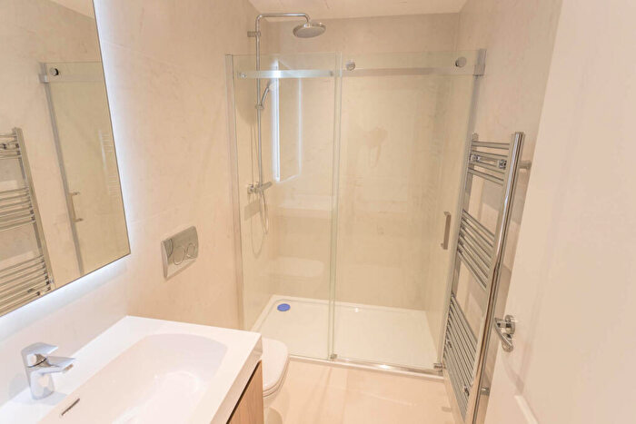 1 Bedroom Apartment For Sale In Highclere House, Kings Road, Sunninghill, Berkshire, SL5