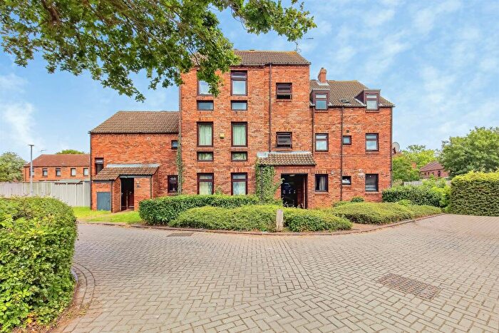 2 Bedroom Apartment For Sale In Barton Close, Peterborough, PE4