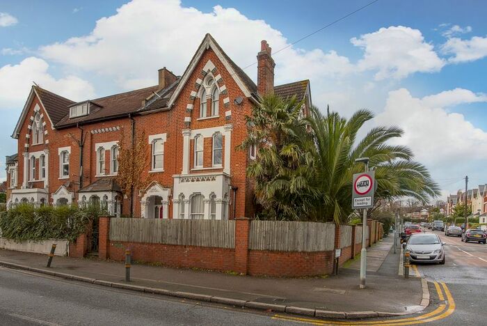 3 Bedroom Flat To Rent In Alexandra Road, London, SW19