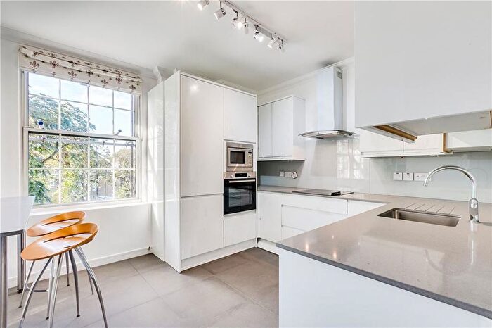 3 Bedroom Flat To Rent In North End House, London, W14