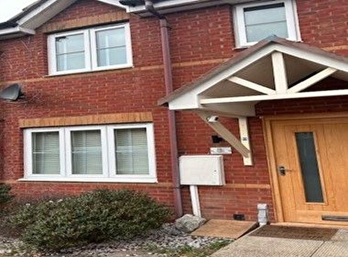 3 Bedroom Terraced House For Sale In Tuscans Close, Buckingham, MK18