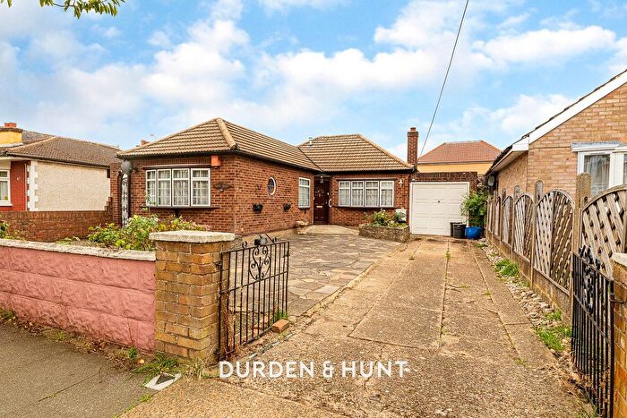 3 Bedroom Detached Bungalow For Sale In Briscoe Road, Rainham, RM13